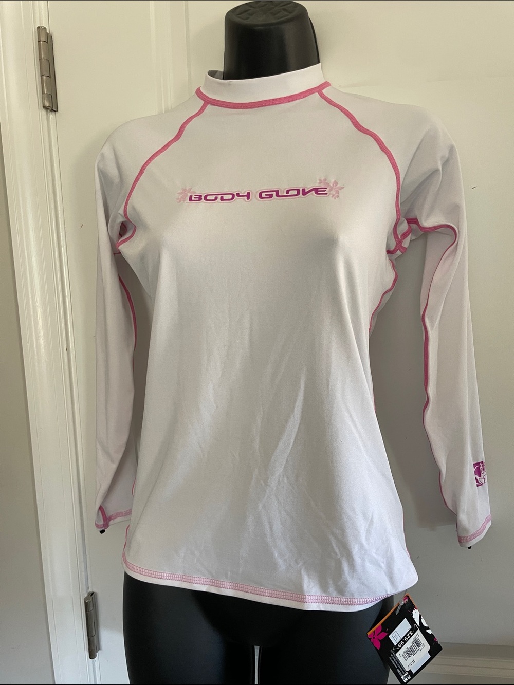 NWT Body Glove White Long-Sleeve Rash Guard with Pink Contrast Trim